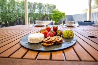 Spacious Pet Friendly Ping Pong Table - 1