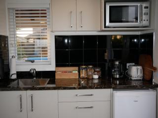 The Pool House Bed & Breakfast - Near Marine Parade Napier - Napier - 1