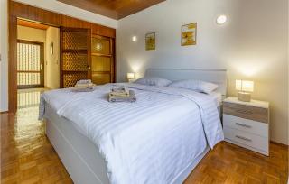 5 Bedroom Awesome Home In Medulin - 3