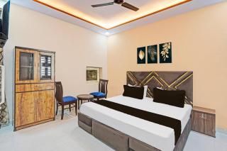 Hotel O Four Square Guest House - Gurgaon - 7