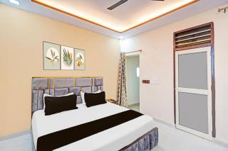 Hotel O Four Square Guest House - Gurgaon - 1