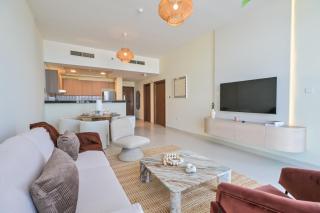 Rooftop Pool - Designer's Choice - Full Canal View - Abu Dhabi - 3