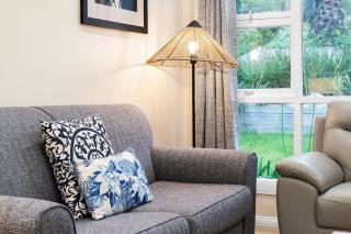Classic Coastal Charm - Budgewoi - 3