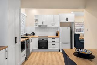 Classic Coastal Charm - Budgewoi - 2