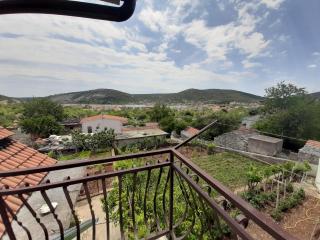 Cozy Apartments with Private Balcony Vinisce - Vinišće - 7