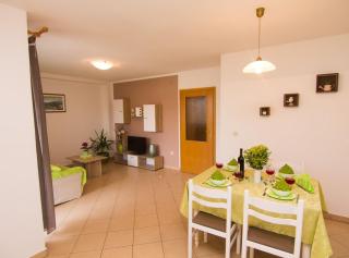 Refined and Timeless Krk Apartment with Terrace - 4