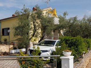 Classic and Trendy Apartment with Terrace - Krk - 9
