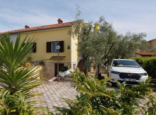 Classic and Trendy Apartment with Terrace - Krk - 0