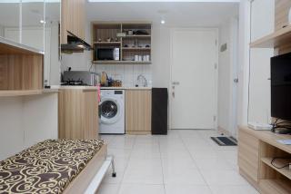 Modern 2BR Apartment Springlake Summarecon Bekasi By Travelio - Bekasi - 5