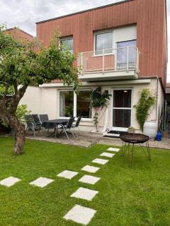 Haus mit schönem Garten - 0