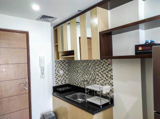 Luxurious 1BR at Vida View Makassar Apartment By Travelio - Pampang - 7