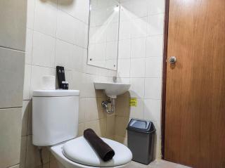 Luxurious 1BR at Vida View Makassar Apartment By Travelio - Pampang - 3