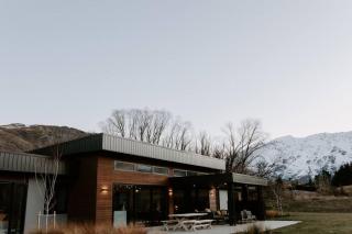 Luxury Home with Spa & Mountain views - Queenstown - 3