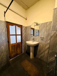 little rose inn - Wellawaya - 2