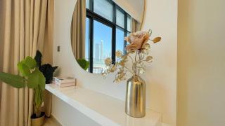 Luxury Interior Studio with Direct Burj Khalifa Views in the Heart of Dubai - 8
