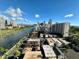 Hawaiian Monarch OCEAN & CANAL View - Newly Renovated - Waikiki Studio - Honolulu - 3