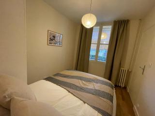 Ajania, Appt avec parking et petit jardin privé - Caen - 2