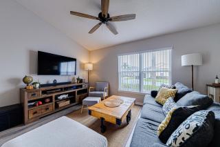 Family Friendly 4 Bed Home - Quiet Gated Community - 5