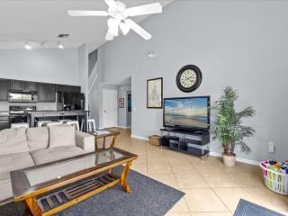 Stylish 5 Bedroom Lakefront Home Near Disney - 1