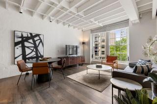 Chic 2-Bedroom in Surry Hills - 0