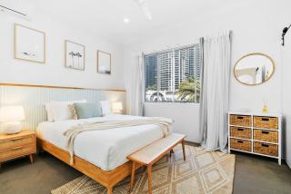 St Tropez Treasure - A Dazzling Beachside Resort Gem - Gold Coast - 8