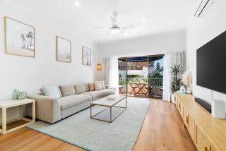 St Tropez Treasure - A Dazzling Beachside Resort Gem - Gold Coast - 5