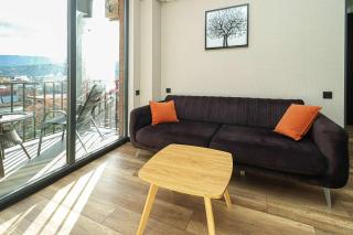 Luxurious 3BR Apartment W Stunning views - 6