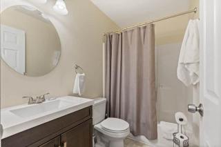 Comfy Stay Modern - Highspire - 6