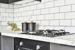 On Site Stays - 4 bed, 2 bath, Parking, Wifi and garden - 8