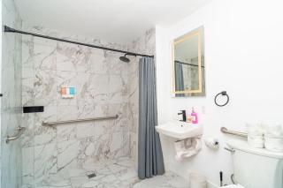 Chic Spacious Studio Miami Stay Near Marlins Park & Brickell - 7