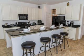 Luxurious 6 Bed Villa With South Facing Pool - 7