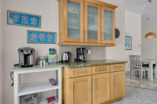 Serene 4 Bed Home With Lake And Conservation Views - 1