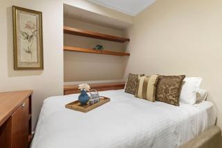 Stylish & Cozy 4BR Retreat with FREE Parking - Melbourne - 1