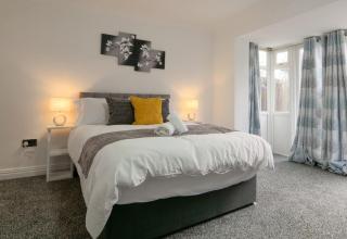 Spacious 5BD Sunderland Home for Groups & Families - 6