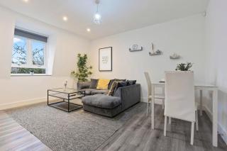 Stylish Two Bedroom Apartment - Secure Parking & Balcony 9MC - 4