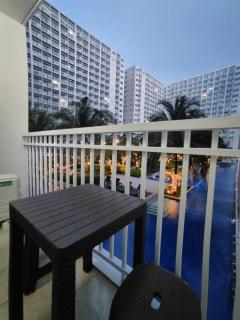 Near MOA and NAIA airport at Shore 1 Residences with balcony -unlimited WIFI - 7