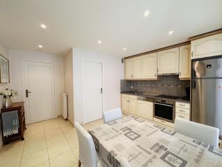 Two bedroom apartment on a high floor in the center of Cannes a few steps from the Croisette beaches - 2229 - 6