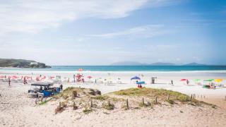 Aconchegante e espacoso apto c piscina e churrasq - Cabo Frío - 0