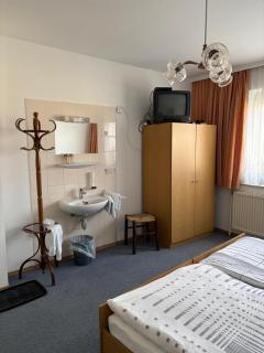 Pension Eicher - Schwechat - 1