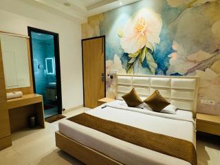 HolidayVilla & Suites Amritsar- Green Avenue - Amritsar - 7