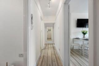 Spacious 2-Bed Flat, Acton - Londra - 7