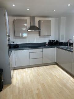 2br, 2ba Comfort Lift Access Central Spot - Basingstoke - 8