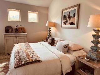 CASA TUA SANTA FE - NM Farmhouse Sanctuary Soaking Room 1 acre private - Santa Fe - 8