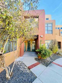 CASA TUA SANTA FE Spacious Design Loft Railyard District soaking tub - 8