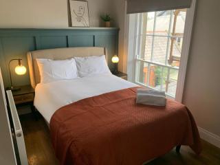 The Auction House - 7