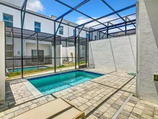 Chic 4BR Den House w Pool Near Disney and Universal - Davenport - 9