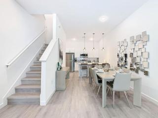 Chic 4BR Den House w Pool Near Disney and Universal - Davenport - 6