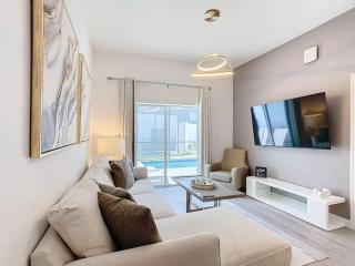 Chic 4BR Den House w Pool Near Disney and Universal - Davenport - 2
