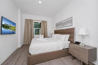 Stylish 5BR Escape w Pool Near Disney and Universal - 5