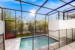 5BR Oasis w Pool Minutes from Disney and Universal - Davenport - 0